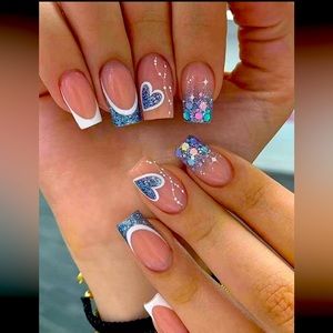 24pcs Short Square Sequin Decor Heart Pattern Nail Kit